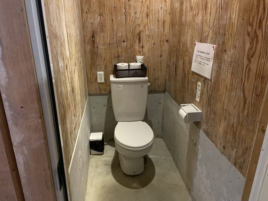 奥琵琶湖キャンプ場　トイレ